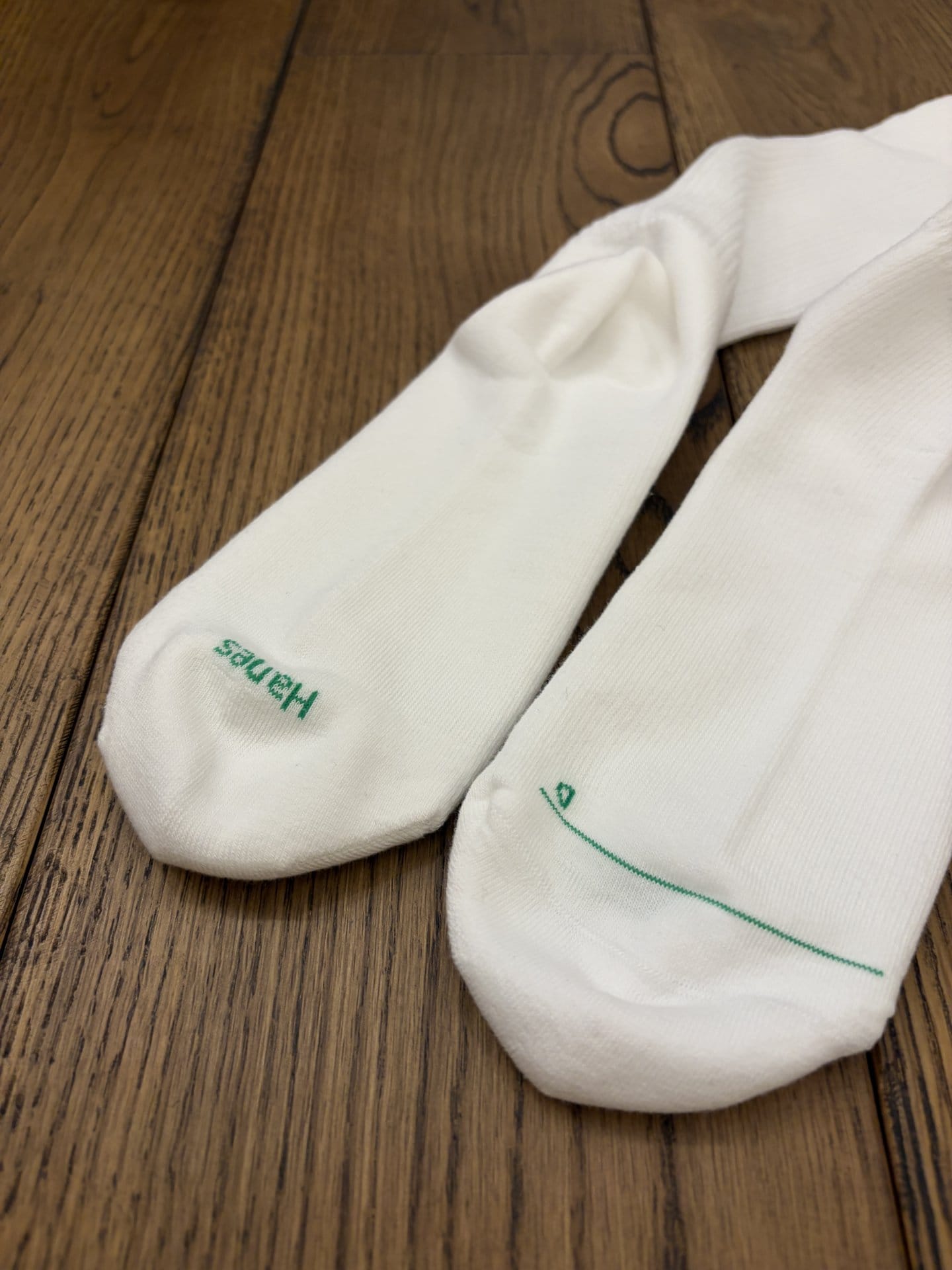 「hanas」はフット部に施されています。色といいデザインといいめっちゃかわいい♡