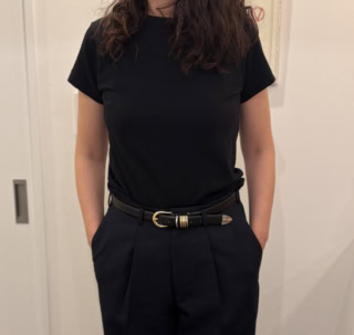 インしてもウエストまわりがもたつかず、すっきり着こなせるところも個人的には高ポイント！ 袖丈もイイ感じで、心なしか二の腕がスマートに見える気がします