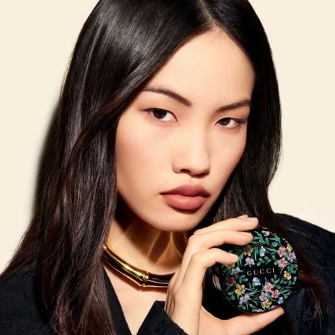 【グッチ ビューティー】ひと塗りでマット肌を叶えるクッションファンデ。エレガントなパケにも一目ぼれ♡