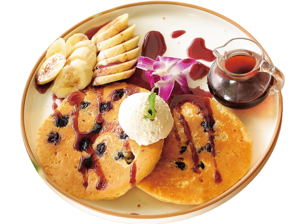 フルーツが目にも美味しいアクセント。Berry Pancakes ＄18、付け合わせの野菜も美味。