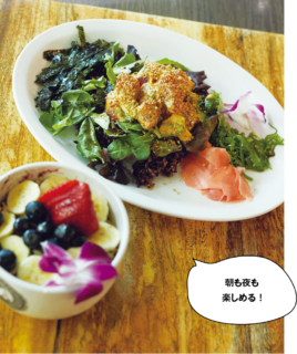 アヒポケのライスは、White Rice（白米）とFive-grain rice（五穀米）から選べるのが嬉しい。冷凍ではない新鮮なマグロは臭みがなく柔らか。アサイーボウルもボリューム満点。Original Acai Bowl $15.55、Poke Bowl $19.15