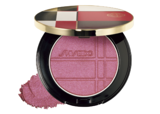 今回、なんと最多登場回数を記録したすでに名品の風格漂うアイテム。¥6,270（SHISEIDO・3月1日発売）