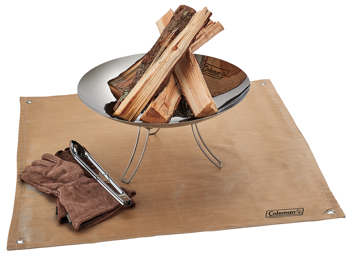 焚き火台〈ファイアーディスクソロ〉¥5,390、ファイヤープレイスシート¥3,300（共にコールマン／コールマン カスタマーサービス）
