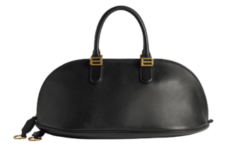 バッグ※ストラップ付き［H19×W44×D21㎝］¥570,900（バレンシアガ／バレンシアガ クライアントサービス）