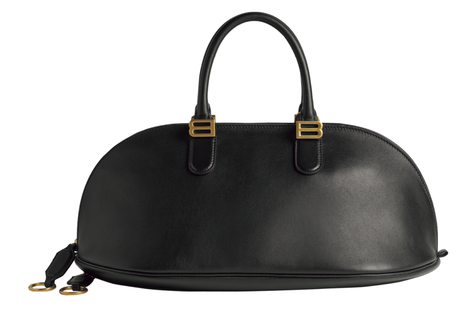 バッグ※ストラップ付き［H19×W44×D21㎝］¥570,900（バレンシアガ／バレンシアガ クライアントサービス）