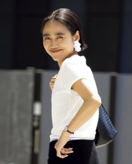 PROFILE_かねこ・あや／InstagramやYouTubeで公開しているモノトーン＆ベーシックを軸にした等身大の着こなしにファン多数の人気スタイリスト。数々のブランドとのコラボも注目度が高く、“金子売れ”という言葉が生まれるほど、その影響力は大きい。2児の女のコのママ。