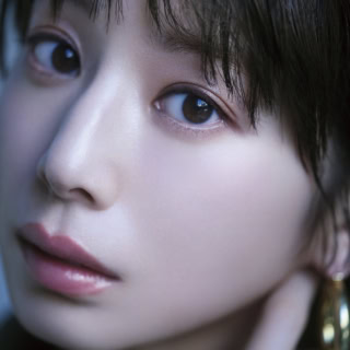 あえてチークをレス。際立つ透明感、印象的な目と唇に！【夏帆×大人の河北メイク×ディオール】