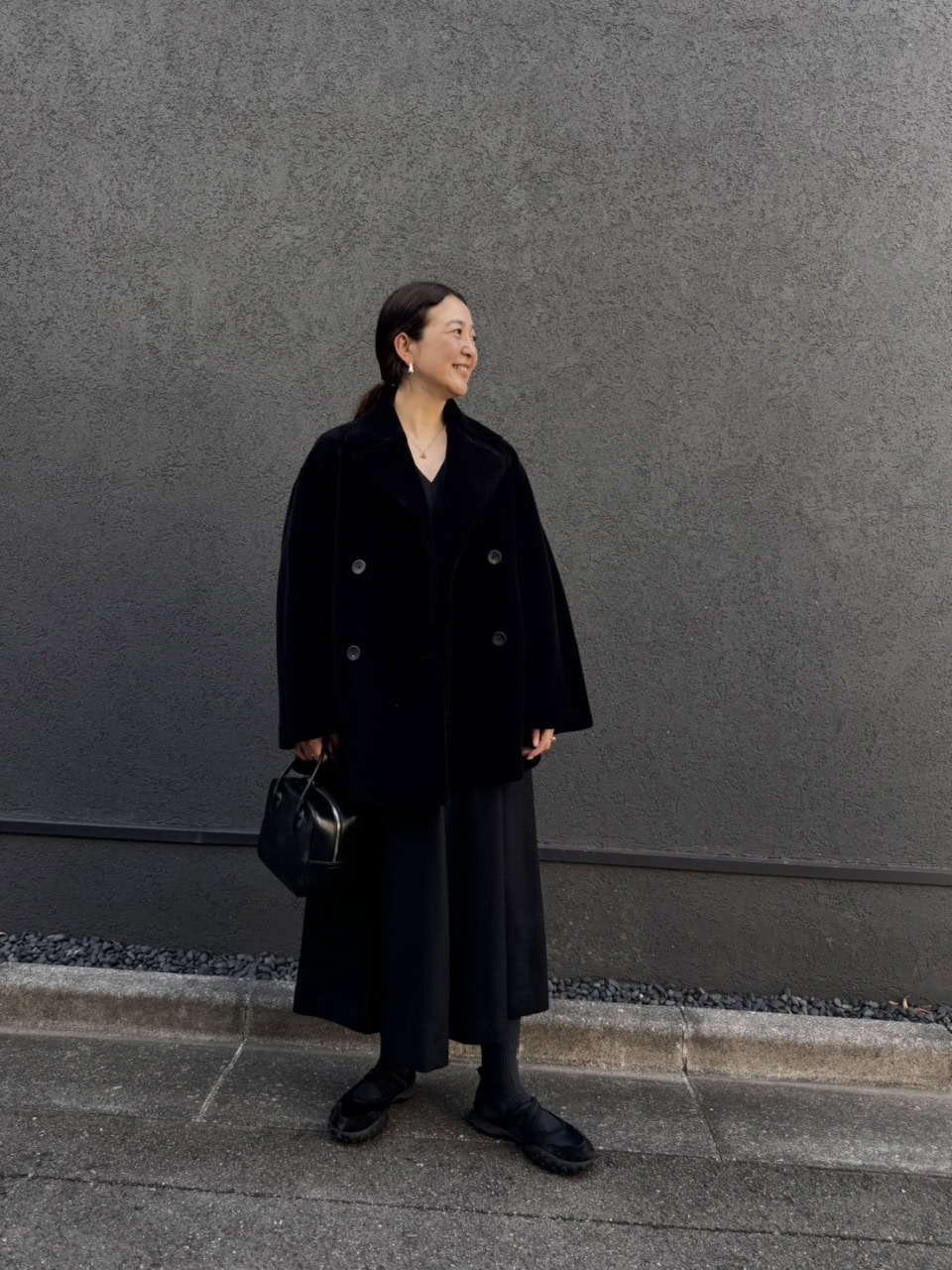 スポーティ過ぎないので、女性らしいスカートスタイルにもぴったりなんです。