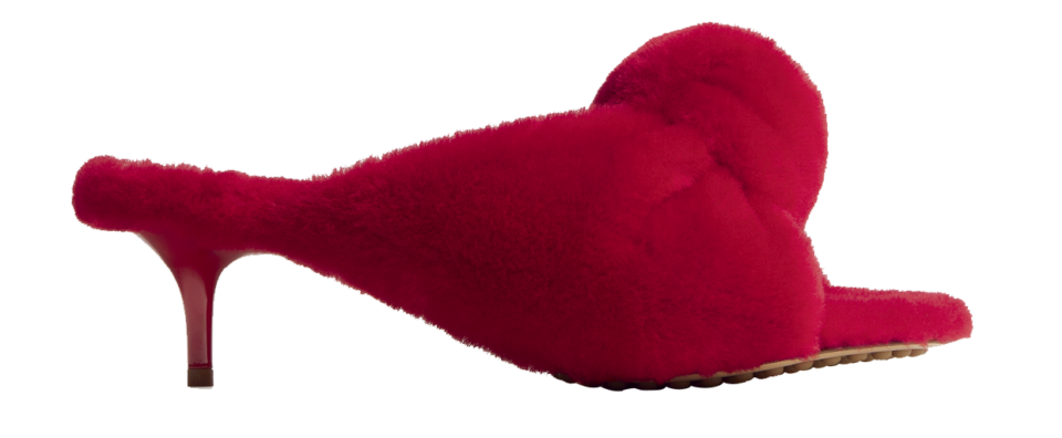 ミュール［ヒール5.5㎝］¥242,000（ボッテガ・ヴェネタ／ボッテガ・ヴェネタ ジャパン）