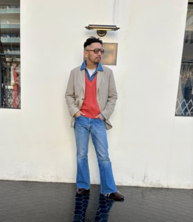 デニムシャツとデニムの色落ち感をさりげなくリンクさせているのも技アリ！