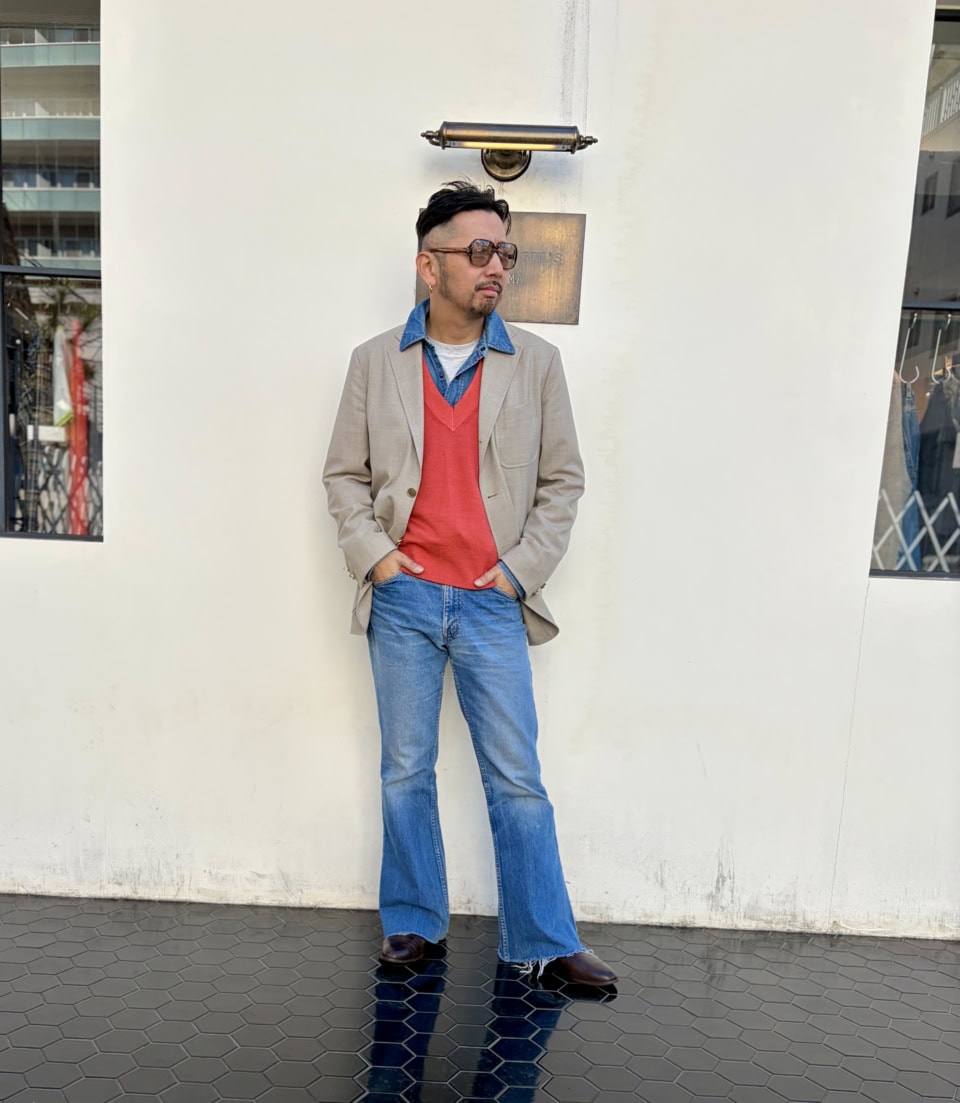 デニムシャツとデニムの色落ち感をさりげなくリンクさせているのも技アリ！