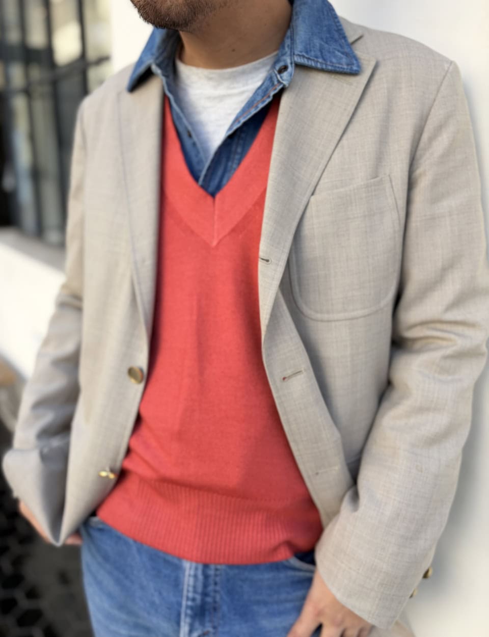 レイヤードのバランスも色のバランスも絶妙。デニムの襟はあえて出すると、ラフさがより強調されるそう