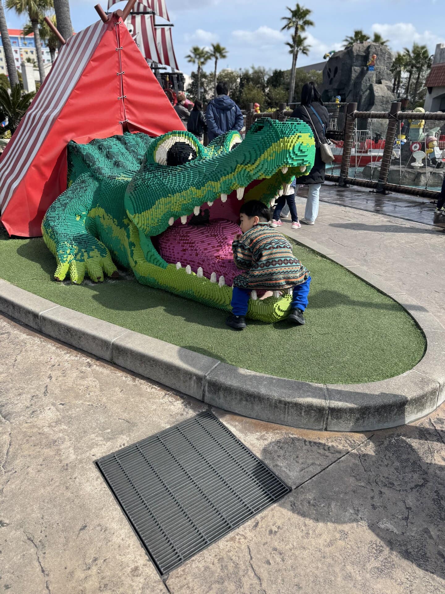 ワニに食べられそうになってる風、とかも撮れます