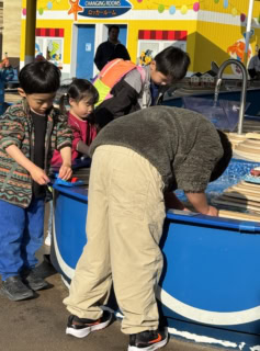 レゴで自由に船を作り、それを川になっている上から流すという遊び場。寒いのに30分以上没頭してました。近くにウォーターパークなるものもあり、夏場はそことこちらでビシャビシャになって遊べそう