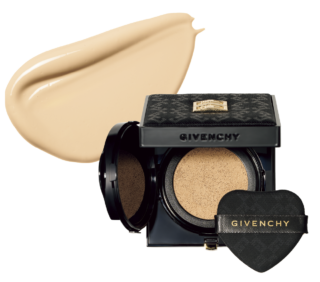 人気ファンデが、限定パッケージに。SPF45・PA+++ C105 ¥9,790（パルファム ジバンシイ・3月1日数量限定品）