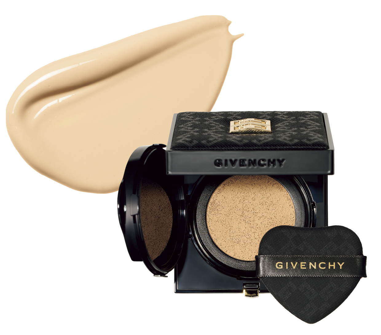 人気ファンデが、限定パッケージに。SPF45・PA+++ C105 ¥9,790（パルファム ジバンシイ・3月1日数量限定品）