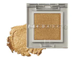 粉飛びせず、しっとり高密着。メイクしながら目元の保湿ケアも。¥2,530（ADDICTION BEAUTY・限定品）