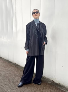 シューズ￥31,900 （シー ミー）、ジャケット￥38,500、ジャンプスーツ￥24,200、カットソー￥9,900（全てシティショップ／シティショップ 渋谷店）、サングラス￥49,500（プロジェクト プロダクト／アイシンク 渋谷パルコ店）、ボーニーのピアスは本人私物