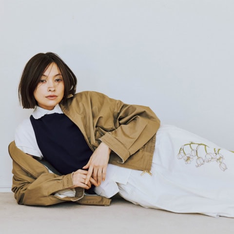 フリルにレース、刺繍…！ 大人が恋する【ロマンティックシャツ】はギャップで魅せるのがマスト。