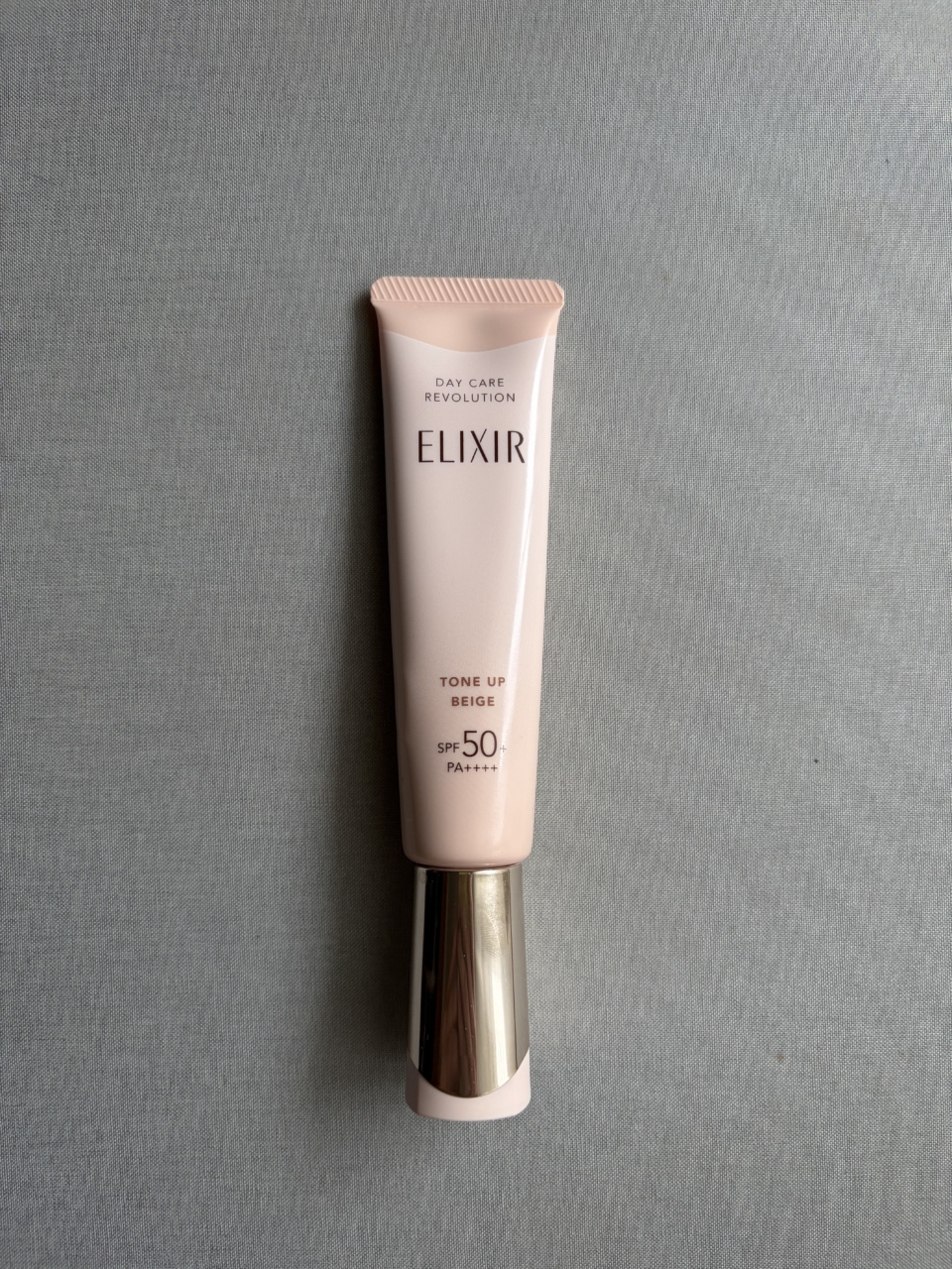 エリクシール デーケアレボリューション トーンアップ BE + ca ＜ピュアベージュ＞ 35g 3,410※編集部調べ