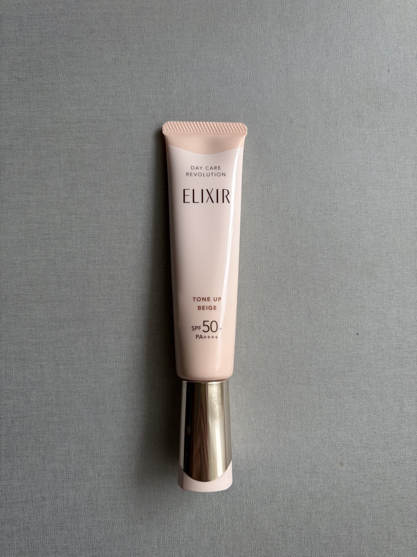 エリクシール デーケアレボリューション トーンアップ BE + ca ＜ピュアベージュ＞ 35g 3,410※編集部調べ
