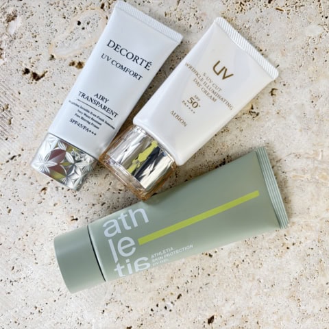 軽~い塗り心地で、下地効果にシワ改善も! そろそろ準備したい【40代オススメの日焼け止め】3選