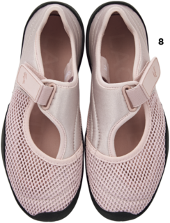 スニーカー※4月発売予定￥15,400（ラコステ／ラコステお客様センター）