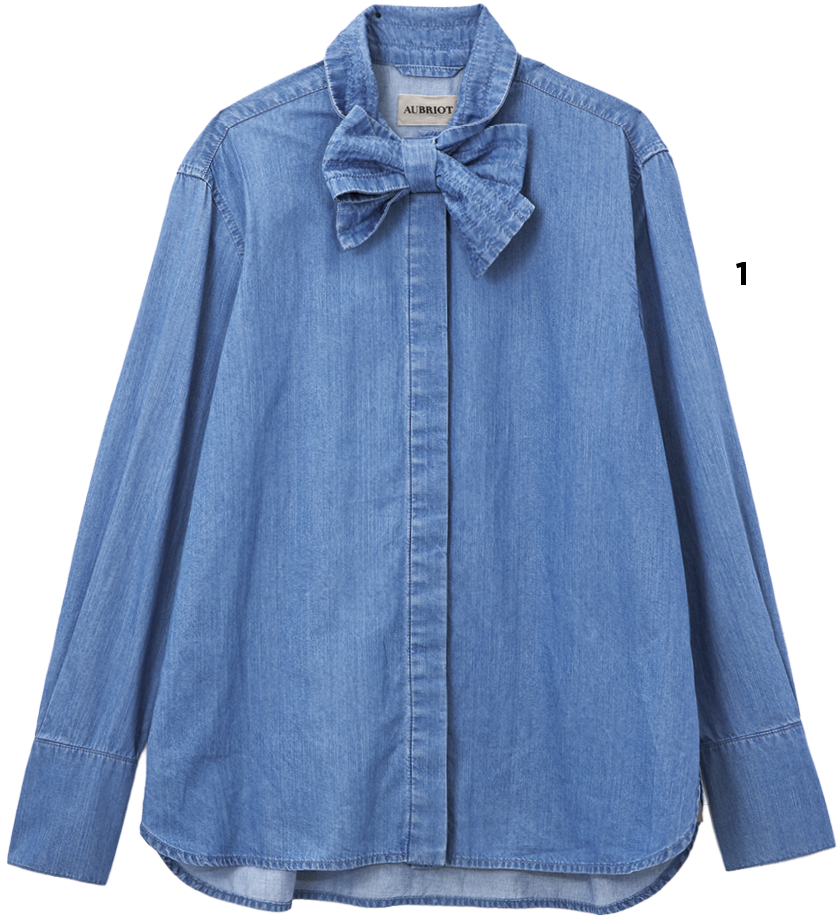 ボリュームのあるタイとしなやかな素材でキレイめに着られる。ボウタイシャツ¥37,400(オブリオ)