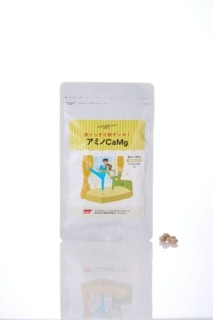 機能性医学を専門とする医師・斎藤糧三先生が監修するサプリメント。マグネシウムとカルシウムに、ビタミンD・ビタミンKを配合した機能性表示食品。夜ぐっすり朝ゲンキ！ アミノCaMg 180粒／30日分 ¥4,980（日本機能性医学研究所）