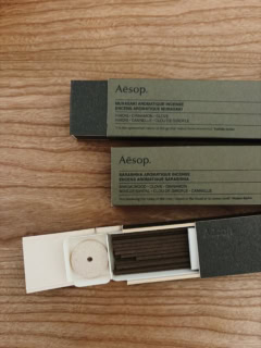 上_イソップ ムラサキ アロマティック インセンス￥5,390、下_イソップ サラシナ アロマティック インセンス￥5.390