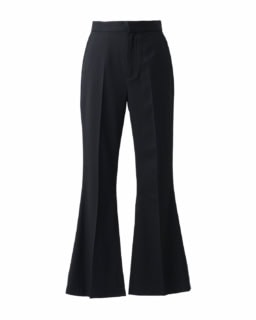 ジャストウエストなので、トップスの裾をインするスタイリングでもキレイに着用できます。