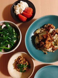 オーバルボールに回鍋肉を盛り付けて使ってみました。茶色いおかずも何だかキレイに見える気がします。この日は195プレートは取り皿にしました。