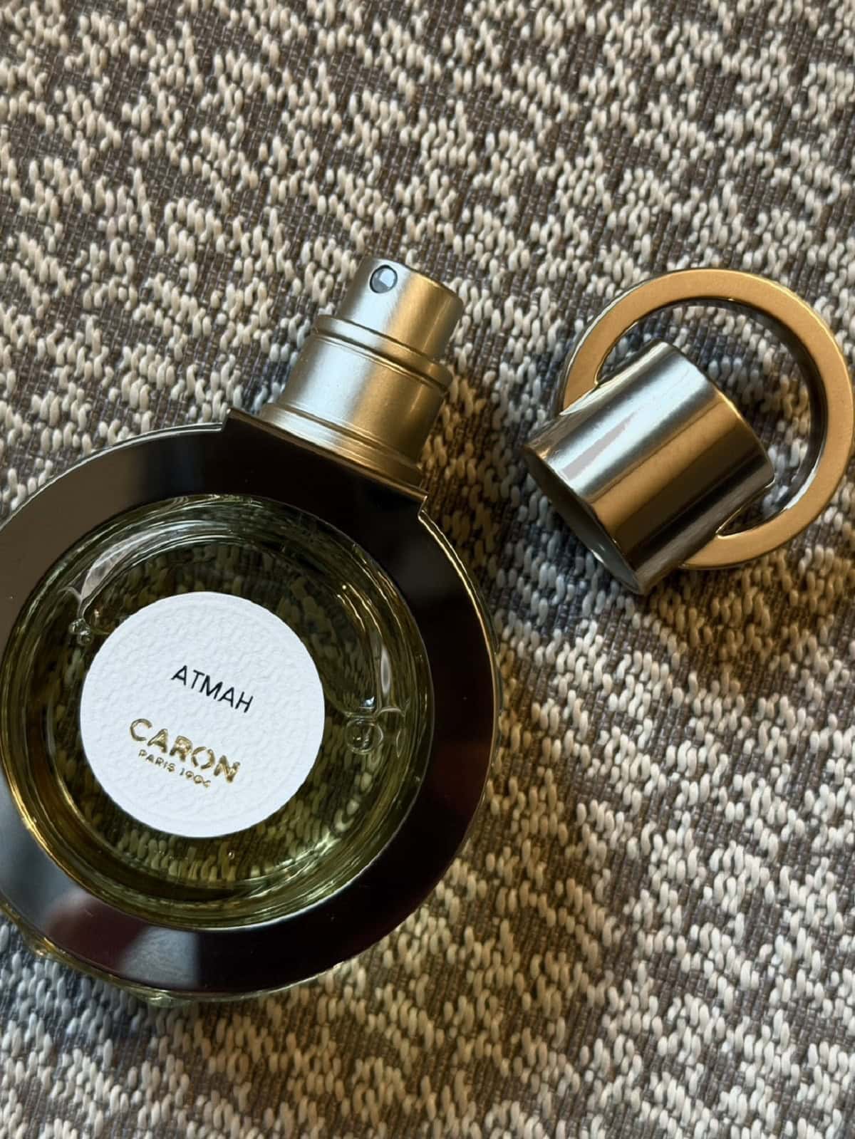 クラシックとモダンがいい具合に融合したスタイリッシュなボトルも好き