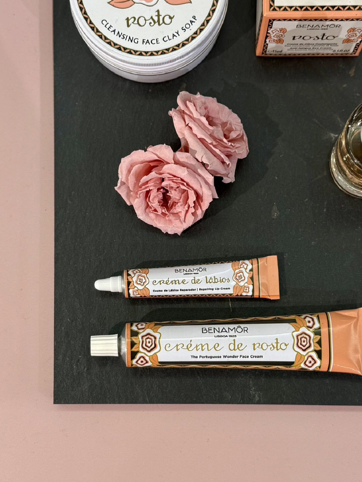 軽やかで肌馴染みのいいテクスチャー。伝統的なレシピで作られたブランドを代表するアイテム。ベナモール ミラクルフェイスクリーム 50ｍL ￥5,390、90mL￥8.140（イノー・アソシエイツ株式会社）※3月20日発売