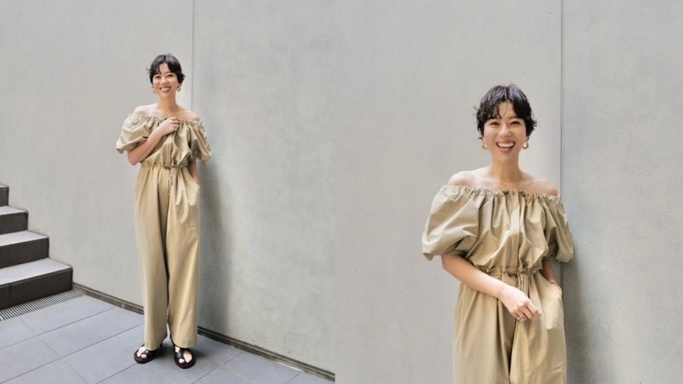 オフショルダーは顔周りが映える！タンクトップをインナーに入れるのもオススメ。オフショルオールインワン￥33,000※4月下旬発売予定（MACHATT）