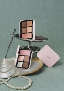 限定品のみだったこのタイプのパレットが定番化は嬉しすぎる!SNIDEL フェイス スタイリスト n 新色2種 ¥6,600(SNIDEL BEAUTY)※4月24日予約販売