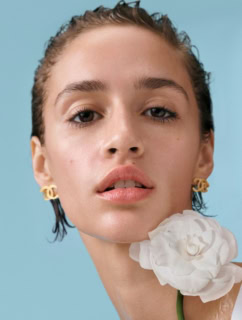 ホワイトカメリアのパワーで肌に豊かなうるおいを！ シャネルのイドゥラ ビューティ