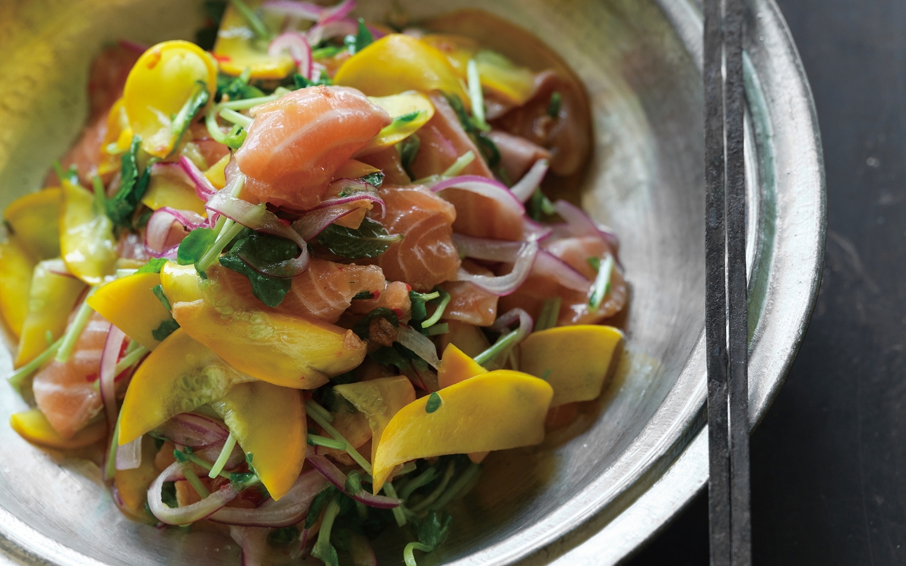 料理研究家・市瀬悦子さんの『サーモンと野菜のヤム』