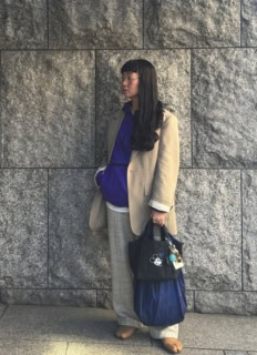 上品なカジュアルコーデと相性抜群。チャームを付けてアレンジしても可愛い！