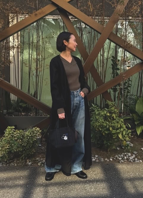 シンプルなデニムスタイルにも相性抜群。