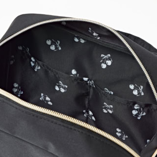 中は大人可愛いチェリー柄。開けるたびに気分が上がる～♡