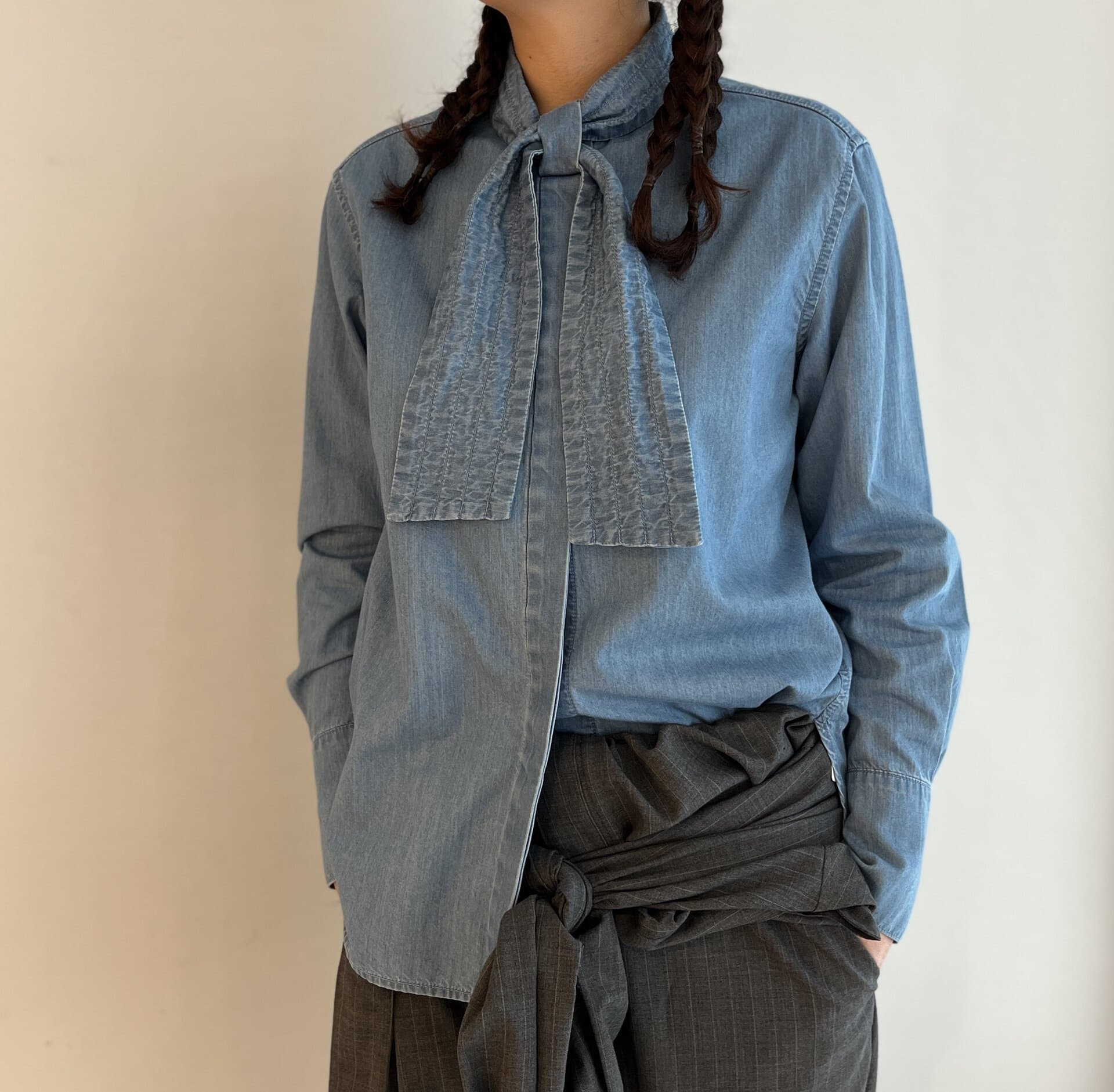 ボウタイの長さも絶妙なので、ネックのループに通しただけでもサマになりました！