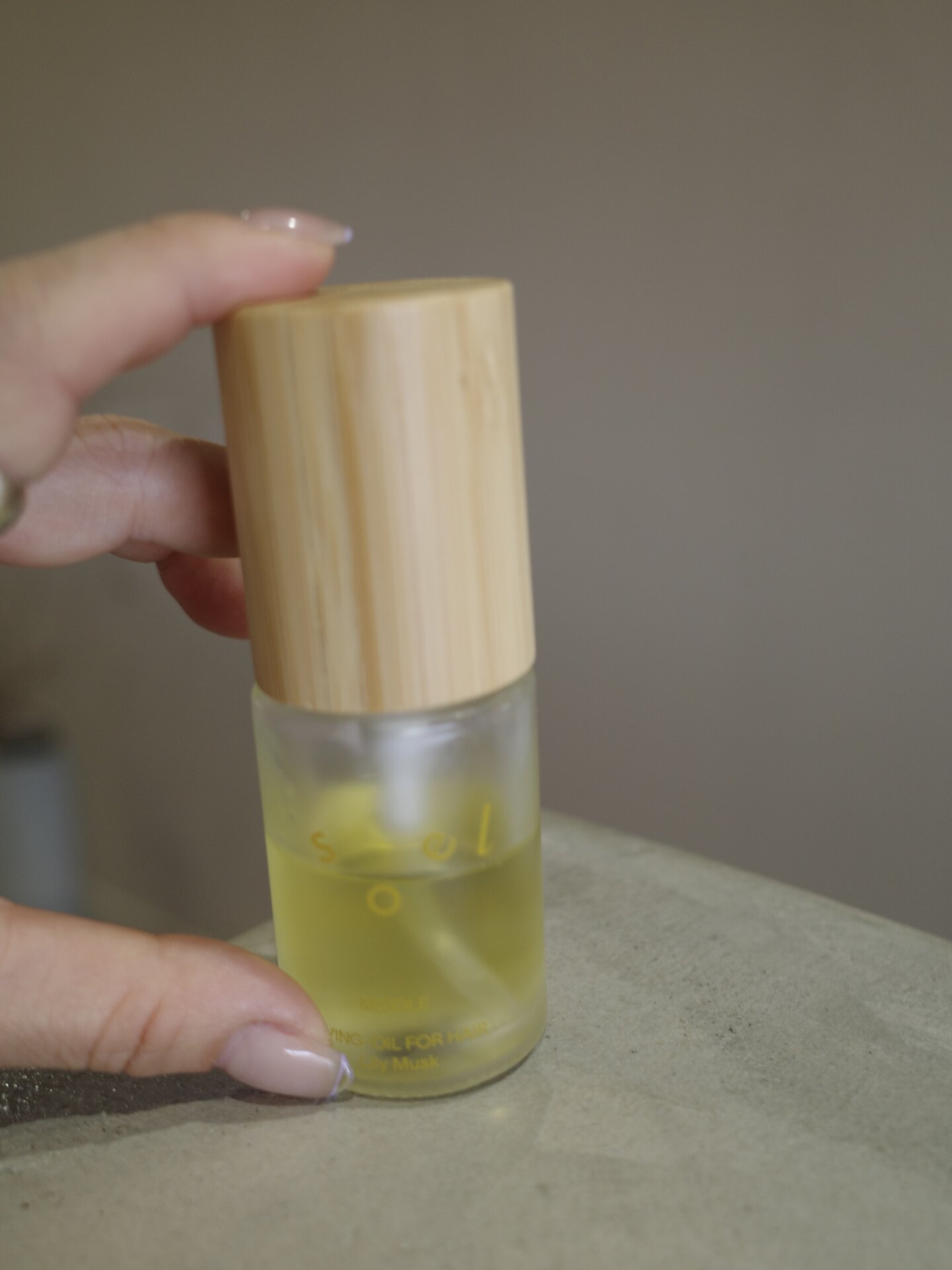 LIVING-OIL フォーヘア Lily Musk 30mL（¥4,600）