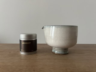 隣にあるのは数年に前に購入した、大好きな器作家の余宮隆さん作の片口椀。このお椀にも、ようやく出番が！