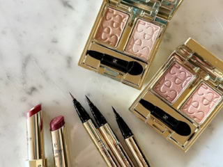 【エレガンスの夏コスメ】目元や口元を今っぽく演出する“軸モノ”アイテムに注目!上から:エレガンス アルモニーアイズ 新2色 各¥3,850、エレガンス クリエイティブ リクイッド アイライナー 新5色・限定1色 各¥4,400、エレガンス ルージュ クラジュール 新2色 各¥4,180(エレガンス コスメティックス)※4月18日発売