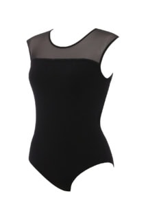 長谷川京子氏が着用しているものと同じアイテム。胸元のシースルーが美しい。ボディスーツ ¥16,500(トリンプ)※3月25日から公式オンラインストアにて先行発売。4月1日から全国の一部百貨店、トリンプ直営の一部店舗にて一般発売