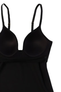 洗練されたミニマルデザインが上品。カップ付きキャミソール 全2色 ¥11,550(トリンプ)※3月25日から公式オンラインストアにて先行発売。4月1日から全国の一部百貨店、トリンプ直営の一部店舗にて一般発売