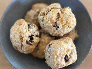 朝食にもおやつにも◎スパイス香るキャロットケーキ風スコーンレシピ