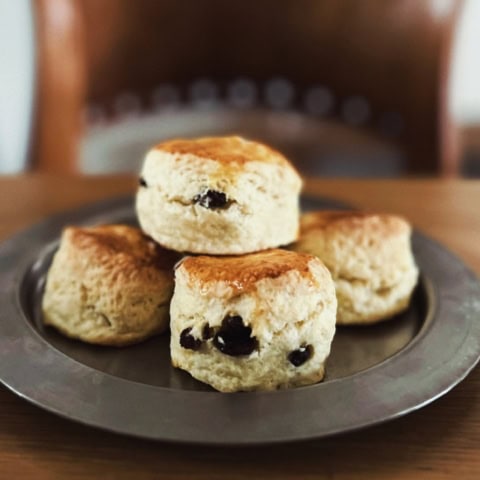 イギリス王室の伝統的なフルーツスコーンを再現!外の空気と一緒に楽しんで