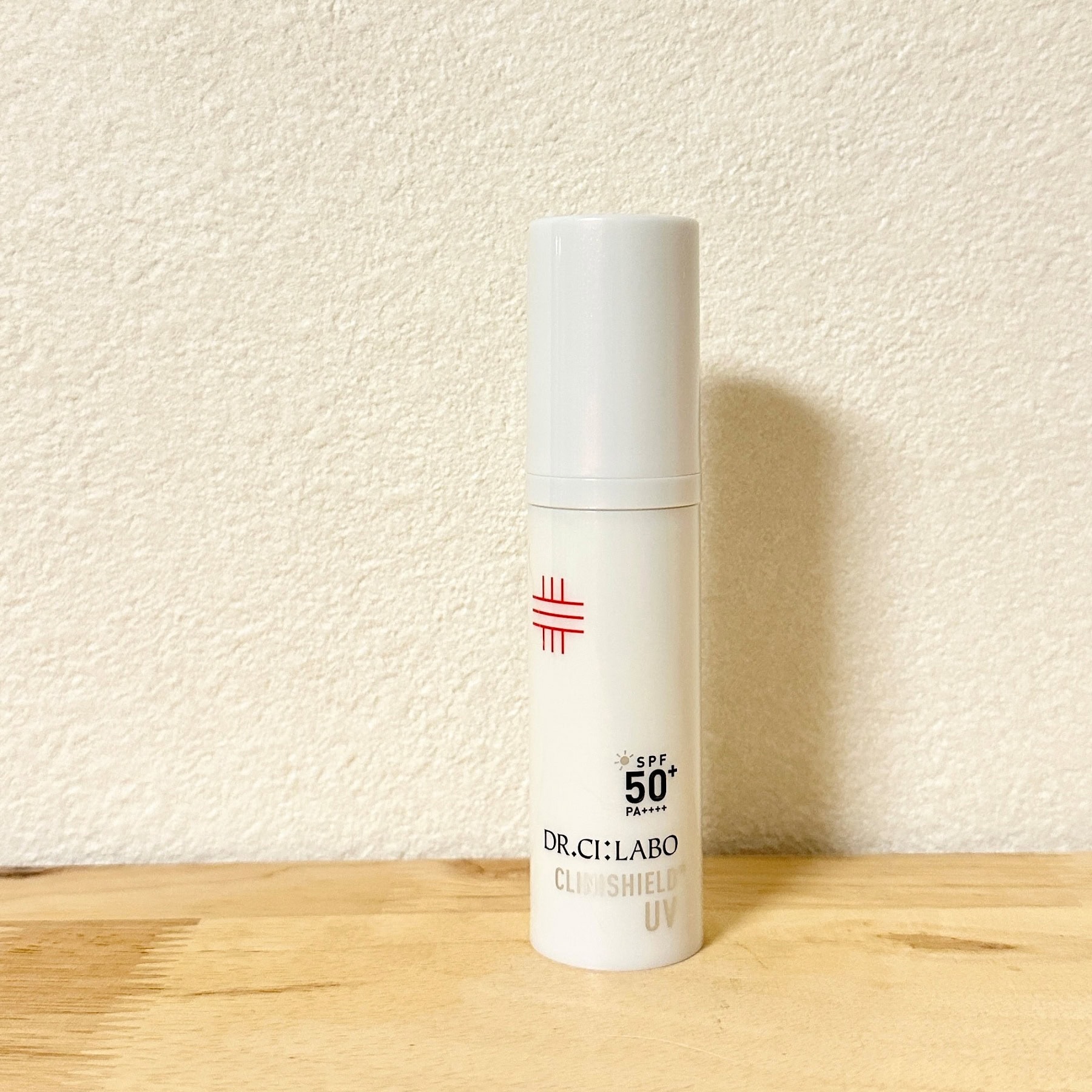 まだまだ気になる花粉や黄砂、季節の変わり目などでゆらぎさすい肌にも優しくより添ってくれる。クリニシールド UVスキンケア SPF50+・PA++++ 30g ¥5,280(ドクターシーラボ)